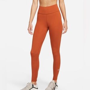 Nike Mid-Rise Leggings